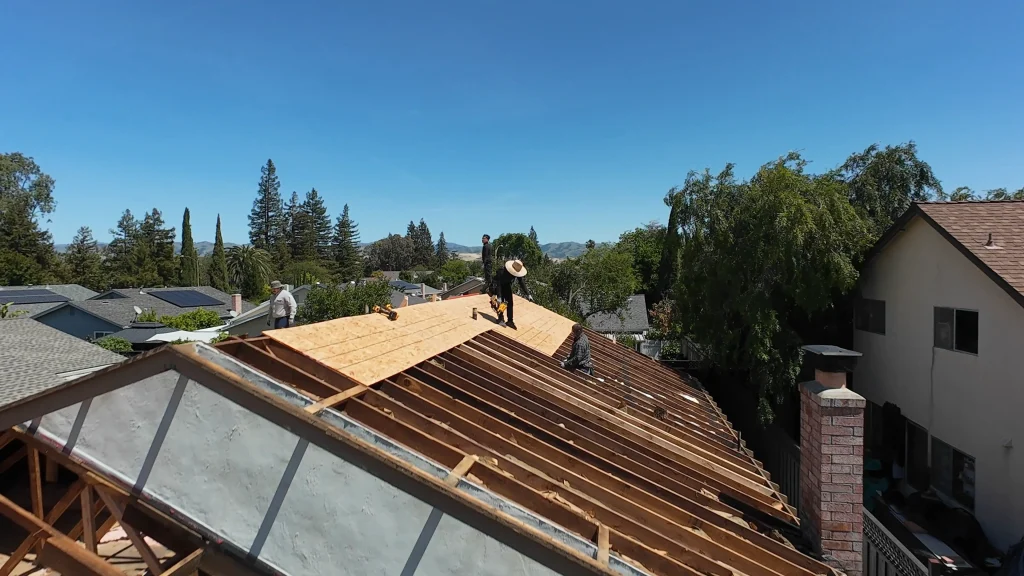 roofing-crew-installing-sheathing